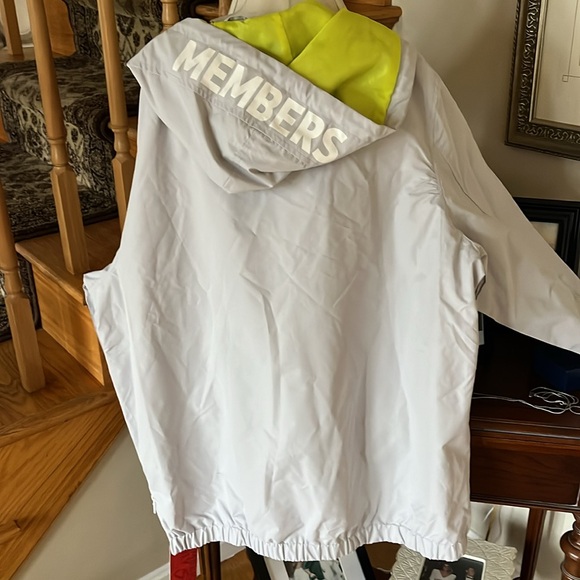 Light wight brand new Member Only 3/4 zip jacket - Picture 2 of 4